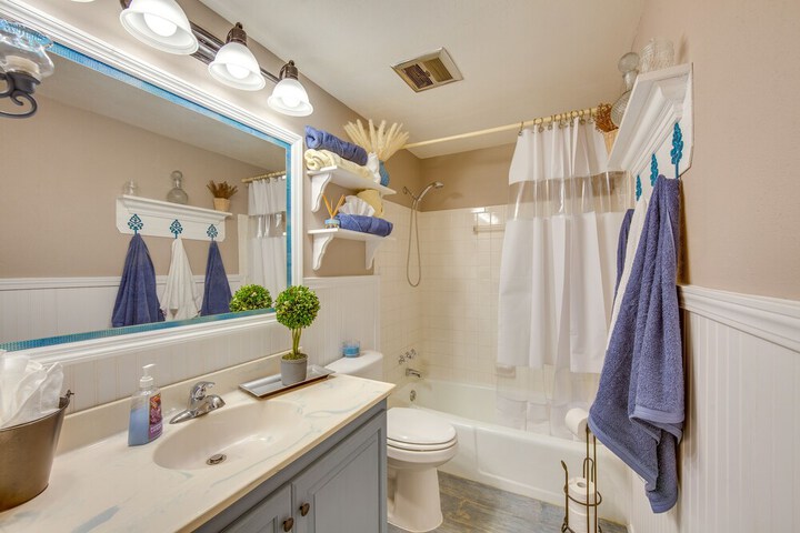 Charming Leola Home: 10 Mi to Downtown Lancaster!