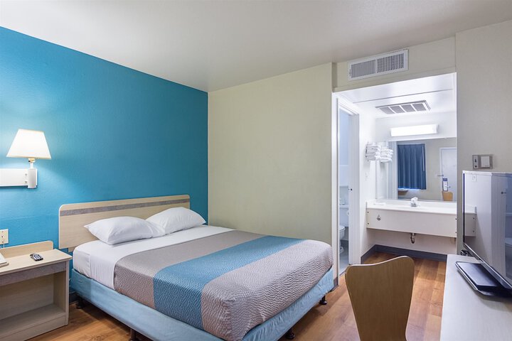 Room 21 of 30