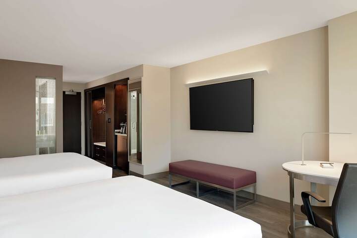 Room 42 of 103