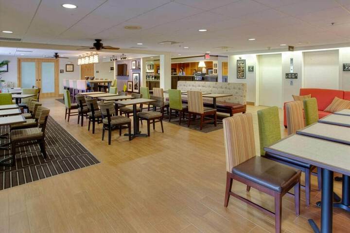 Pittsburgh Airport Inn and Suites