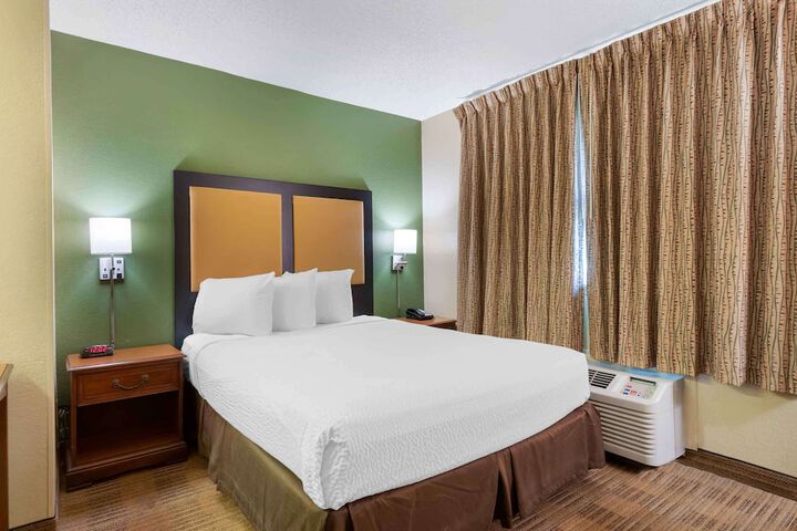 Room 32 of 36