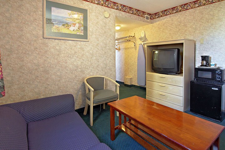 Room 13 of 22