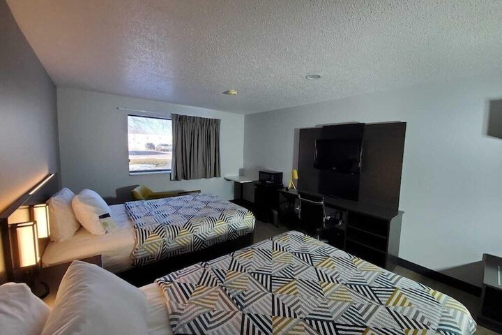 Motel 6 Kewanee IL