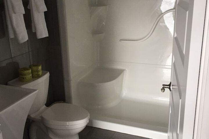Room 12 of 16