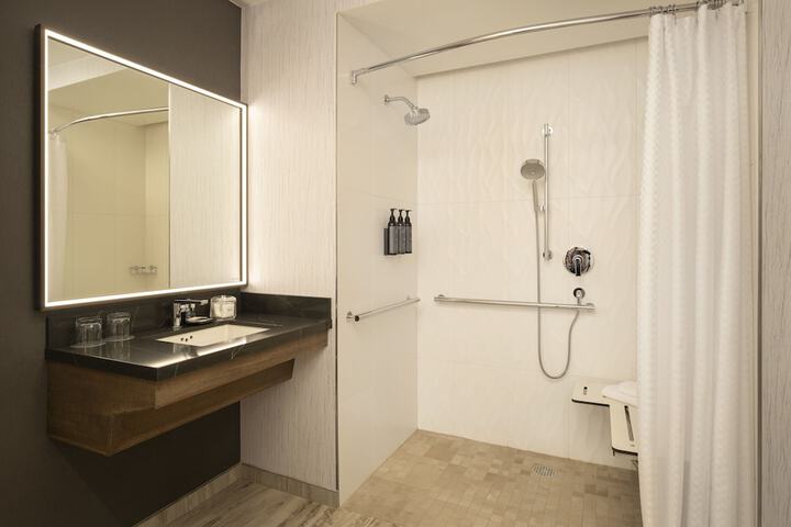 Room 32 of 64