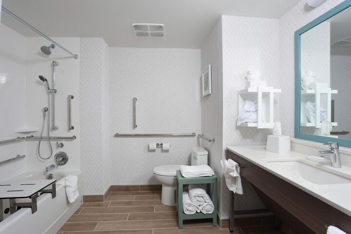 Hampton Inn & Suites Manistee Waterfront