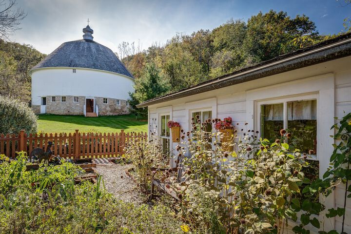 Round Barn Farm B & B Event Center