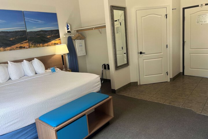 Room 33 of 40