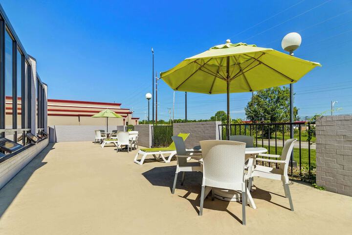 Comfort Inn & Suites Evansville Airport