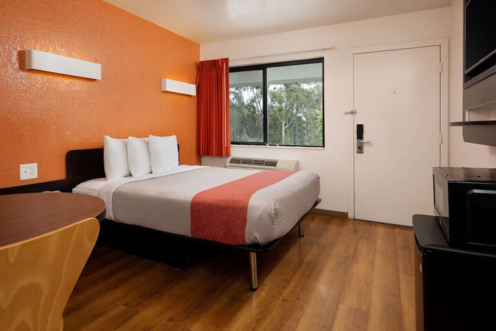 Room 34 of 46