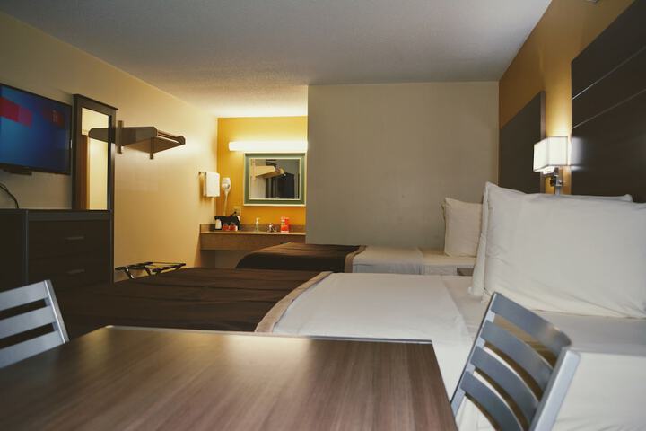 Room 22 of 49