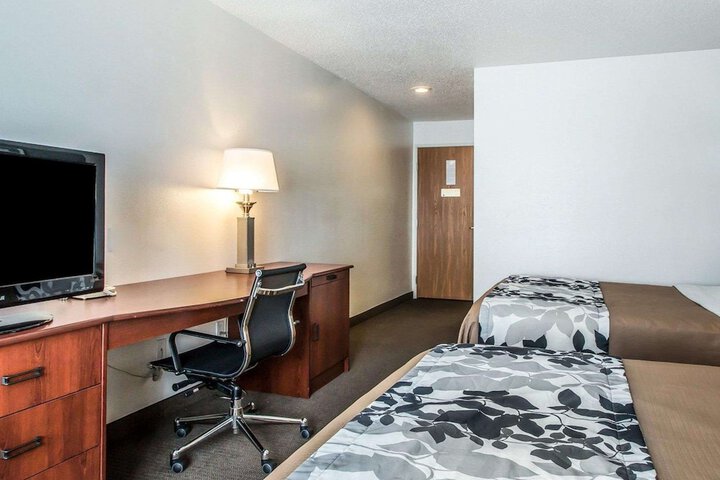 Room 9 of 35