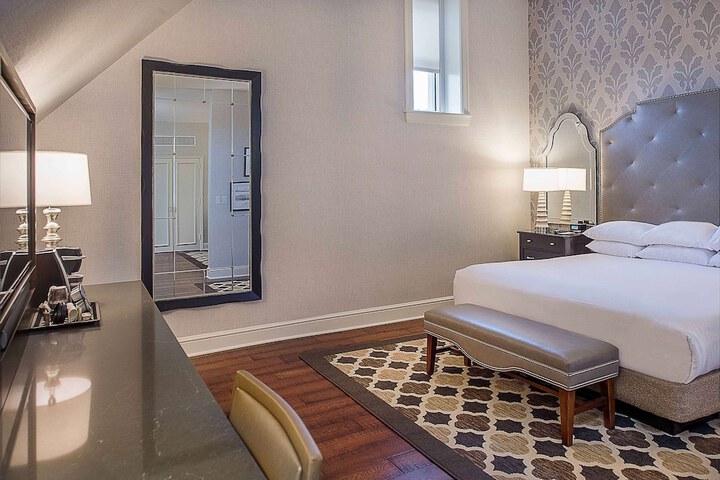 Room 70 of 160