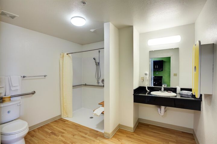 Room 16 of 38