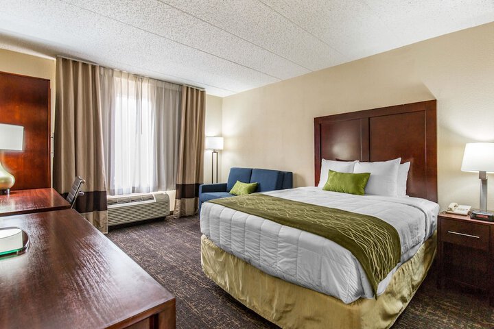 Room 5 of 18