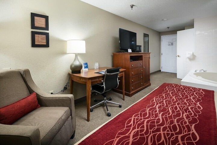 Room 6 of 11