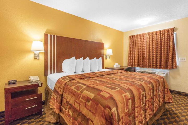 Room 14 of 36