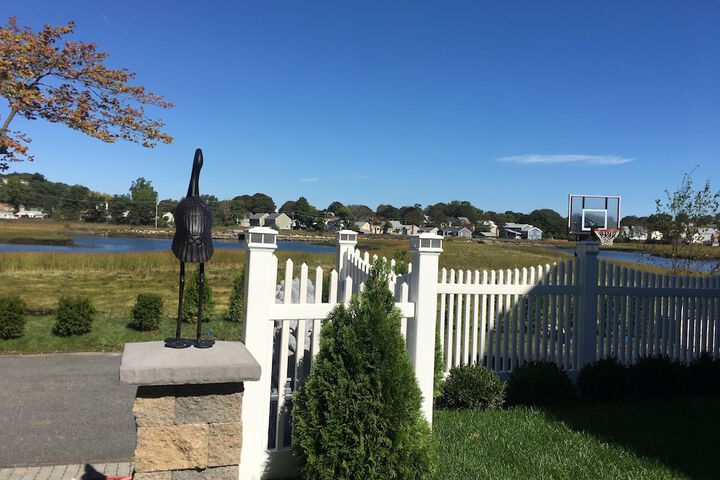 Rooms in Family House in Salem Boston