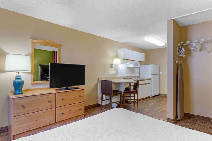 Room 8 of 33
