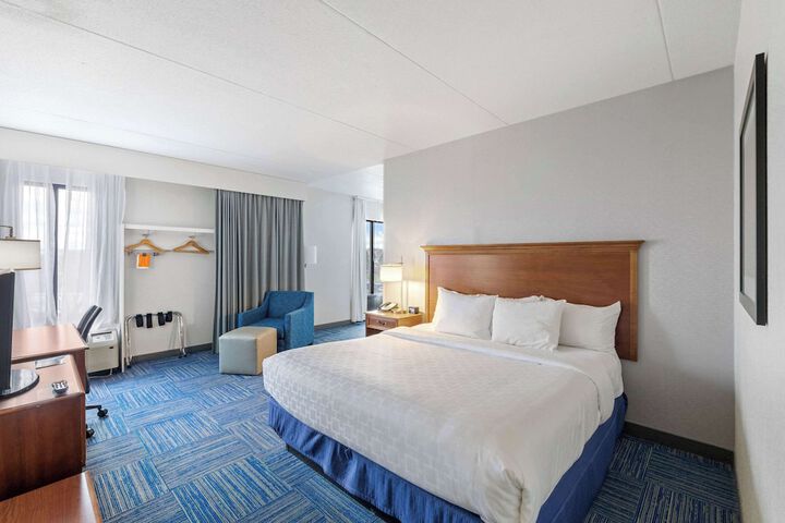 Room 34 of 62