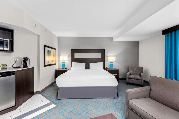 Holiday Inn & Suites Syracuse Airport - Liverpool by IHG