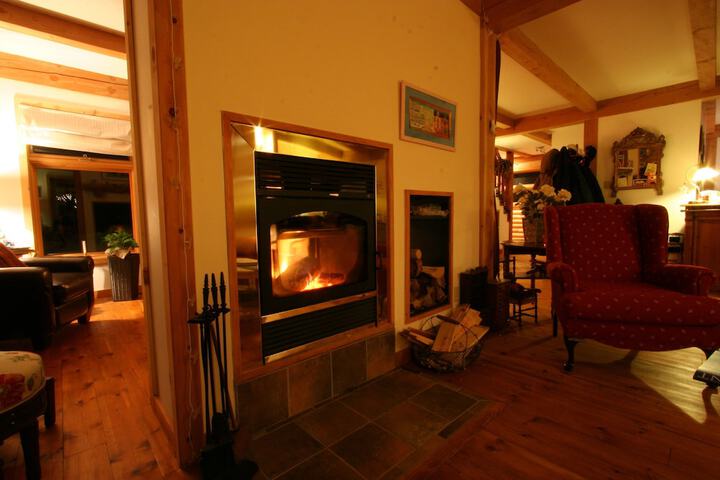Lounge 37 of 50