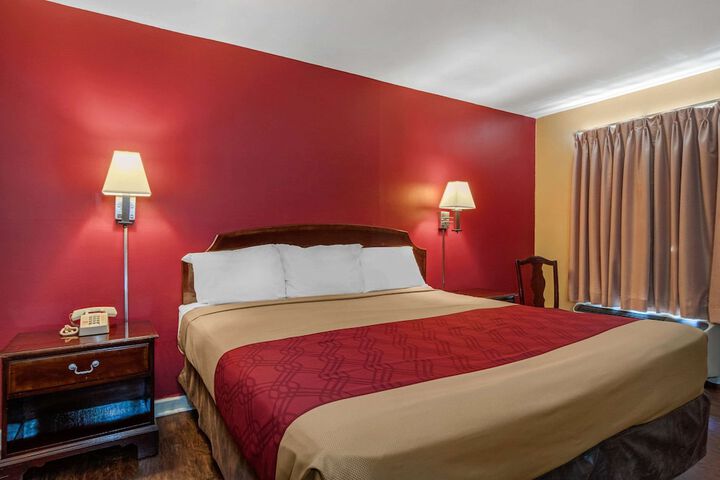 Room 8 of 36