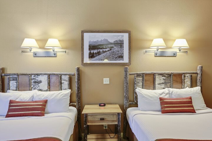 Headwaters Lodge & Cabins at Flagg Ranch