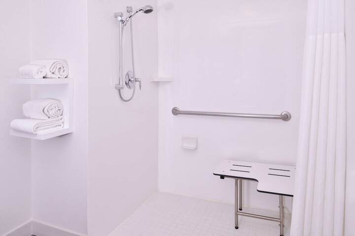 Room 35 of 60