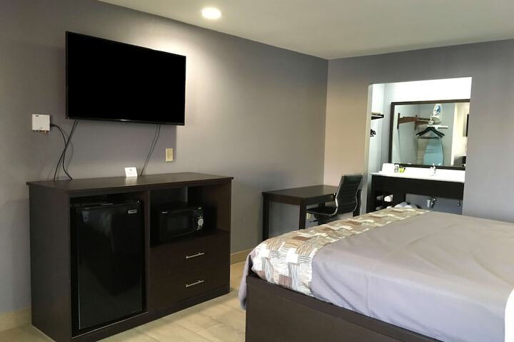 Room 14 of 18