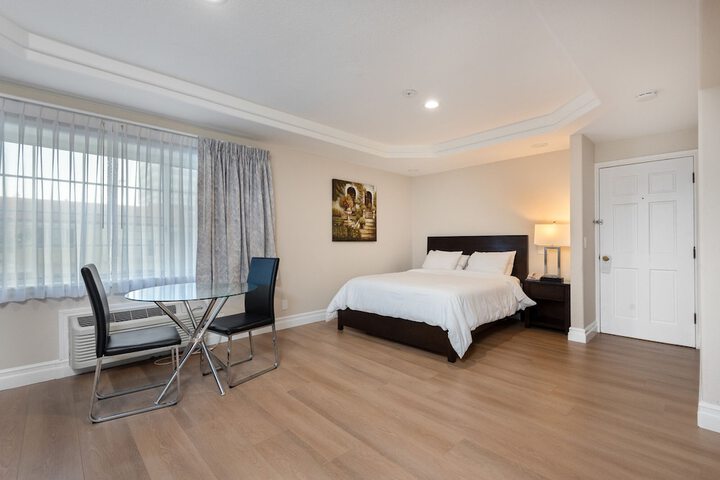 Room 13 of 21