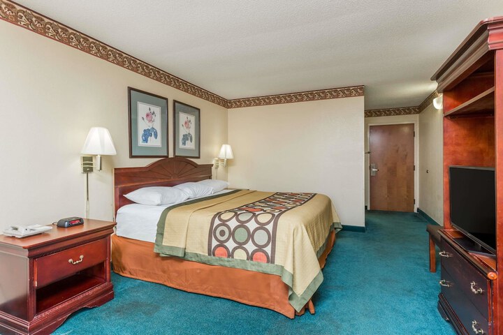 Super 8 by Wyndham Piedmont Greenville Area
