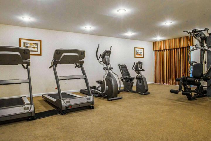 Clarion Inn & Suites at the Outlets of Lake George