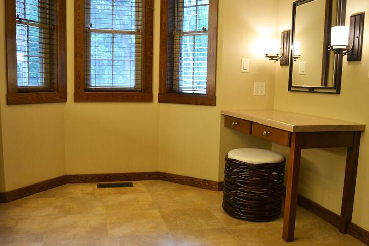 Room 35 of 192