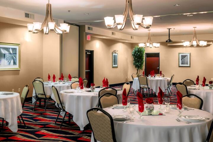 Ballroom/Hall 43 of 44