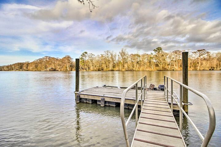 Secluded Santee River Island Retreat w / Dock!