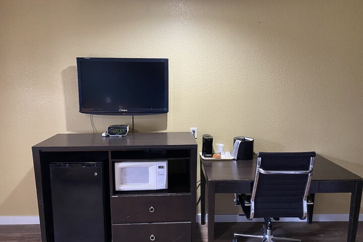 Woodridge Inn and Suites