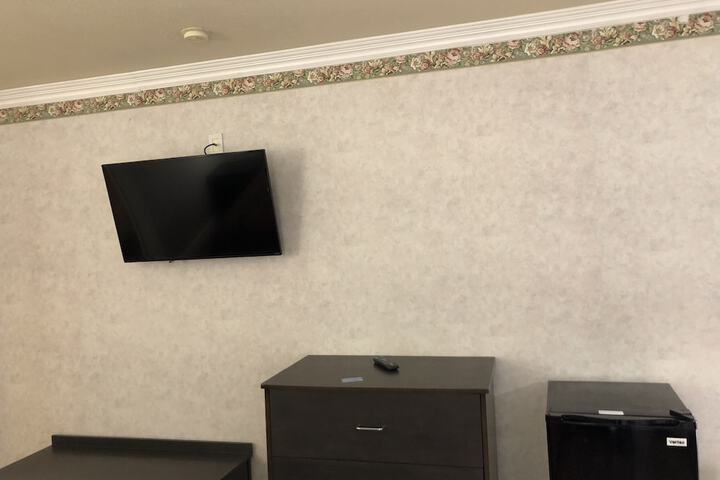 Room 10 of 16