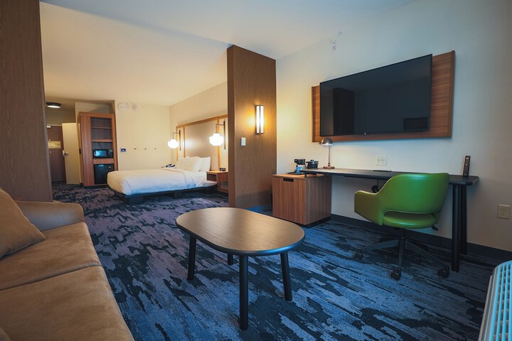 Room 26 of 40