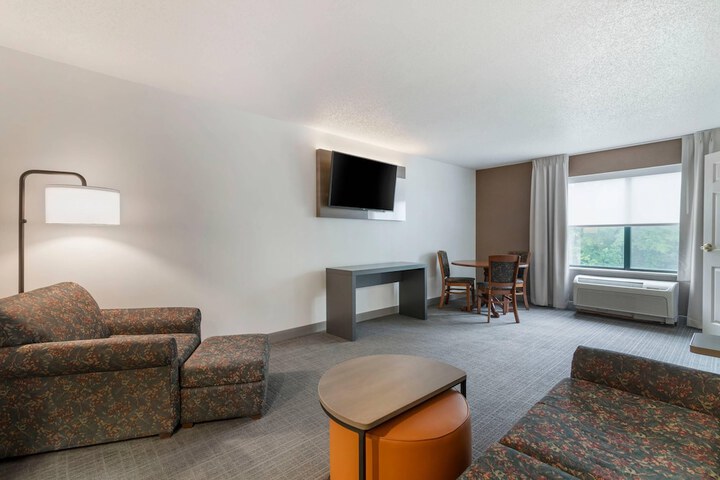 Comfort Inn & Suites Lake George