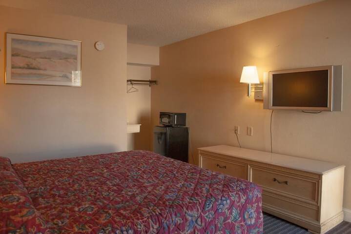 Room 11 of 16