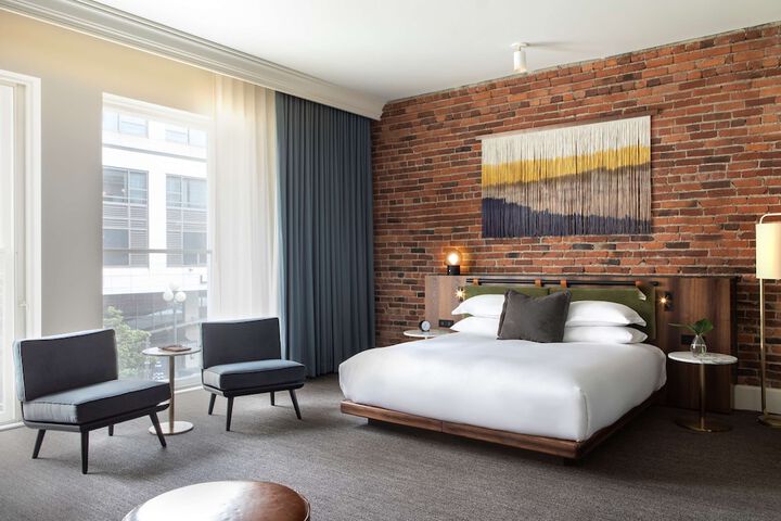 Room 28 of 60