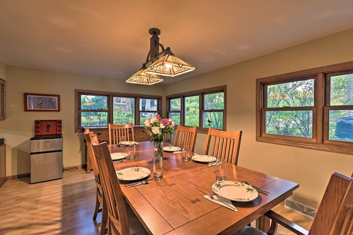 Spacious Lakehouse w / Deck Kayaks, & Dock!