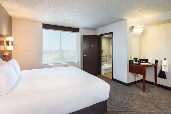 Room 8 of 25