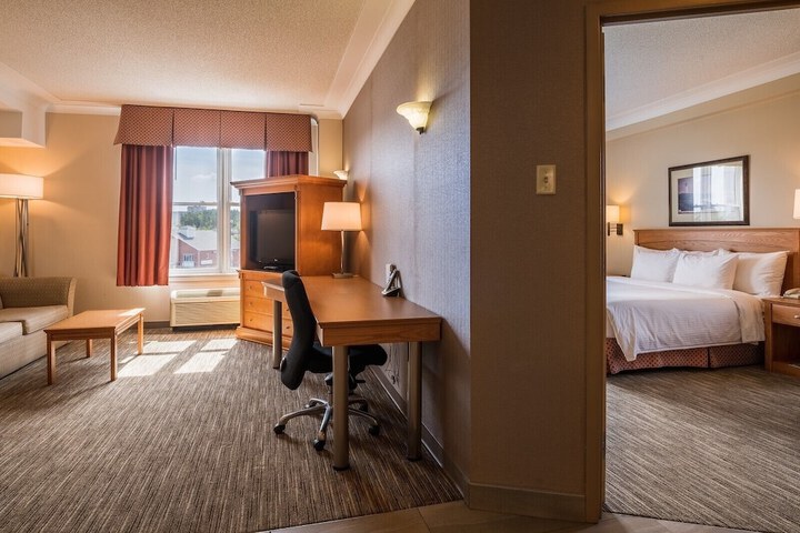 Room 7 of 16