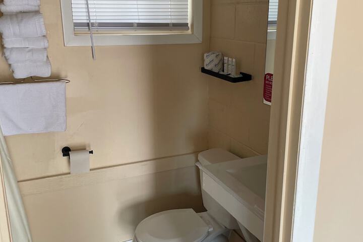 Room 6 of 10