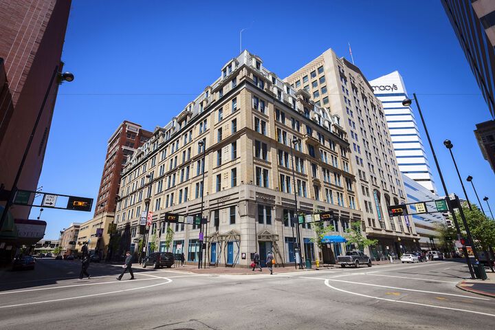 The Cincinnatian Hotel Curio Collection by Hilton