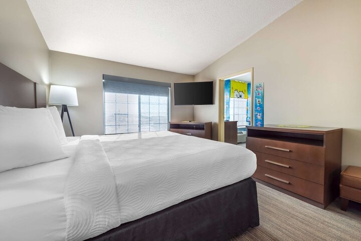 Country Inn & Suites by Radisson Watertown, SD