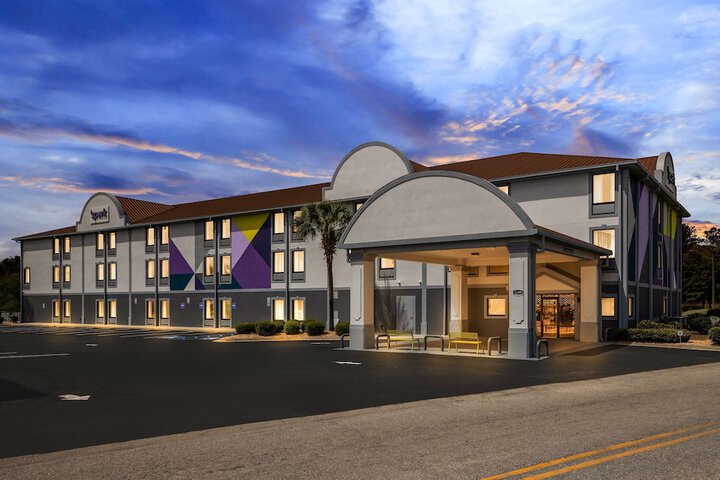 Hotel 3 of 53