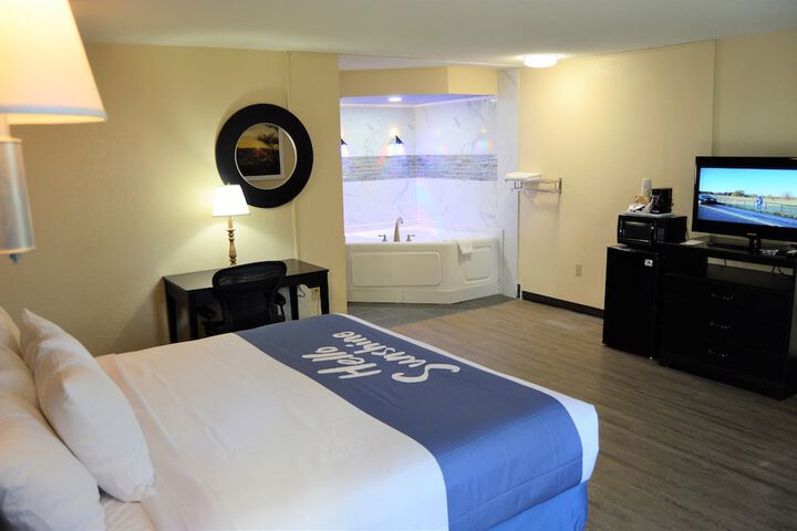 Days Inn by Wyndham Easley / Greenville/Clemson Area